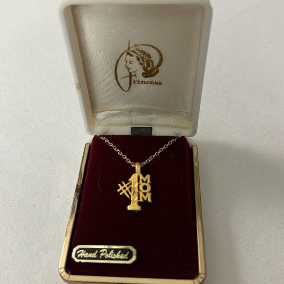 Princess Gold tone #1 Mom 17” Necklace - Picture 2 of 5